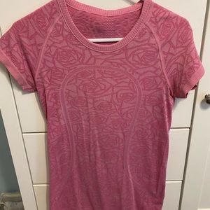 LULULEMON T SHIRT!